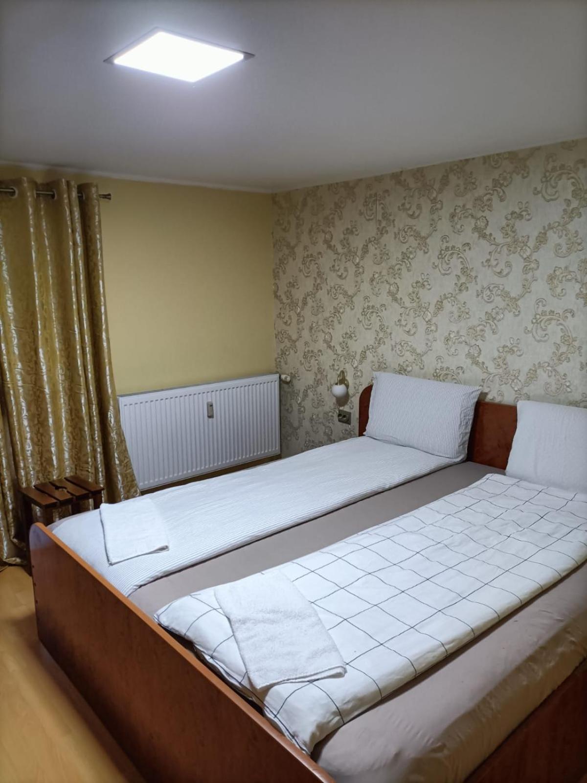 Casa Heidi Hotel Timişoara Quarto foto